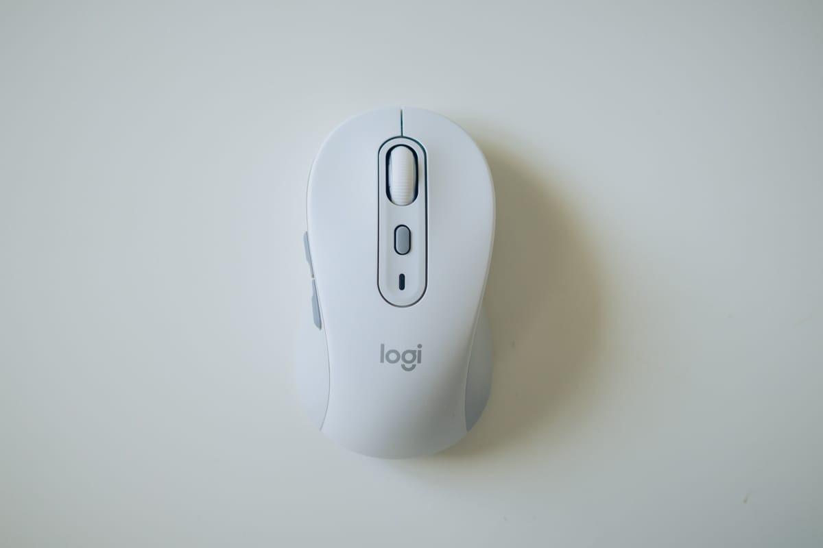 Logicool M750を正面から撮影した写真