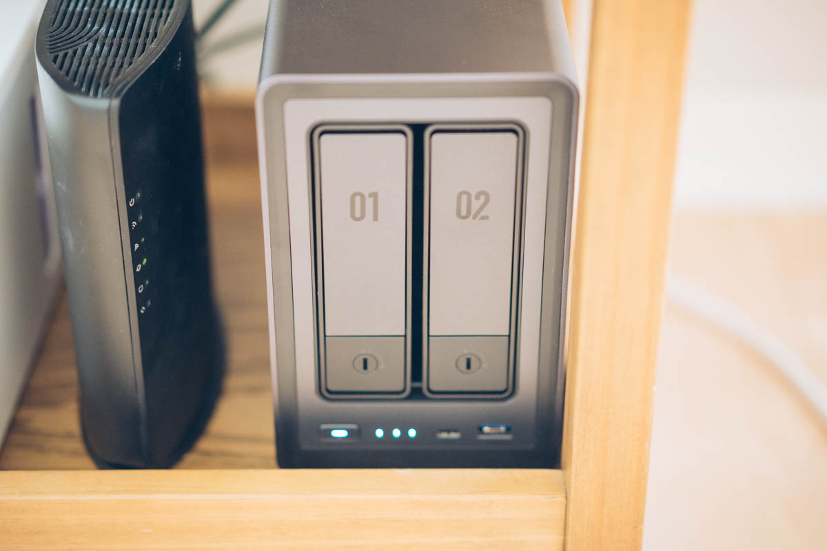 UGREEN NASync DXP2800が稼働する様子