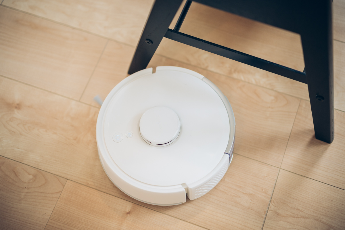 SwitchBotロボット掃除機 K11+で掃除をする様子