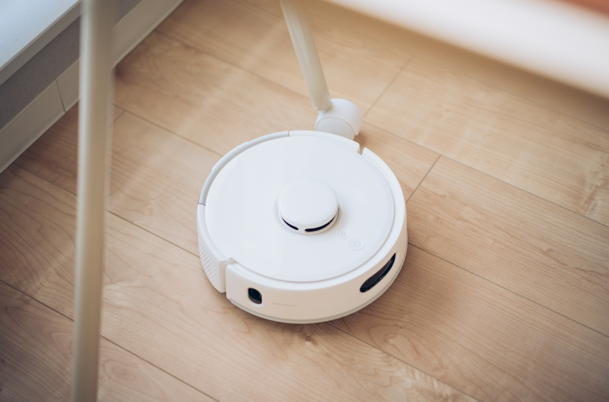 SwitchBotロボット掃除機 K11+で掃除をする様子