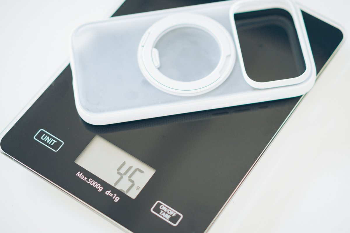 TORRAS Ostand O3 Fitnessの重量を測定している様子