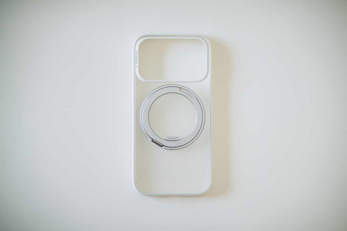 TORRAS Ostand O3 Fitness ホワイトカラーのiPhoneケース本体