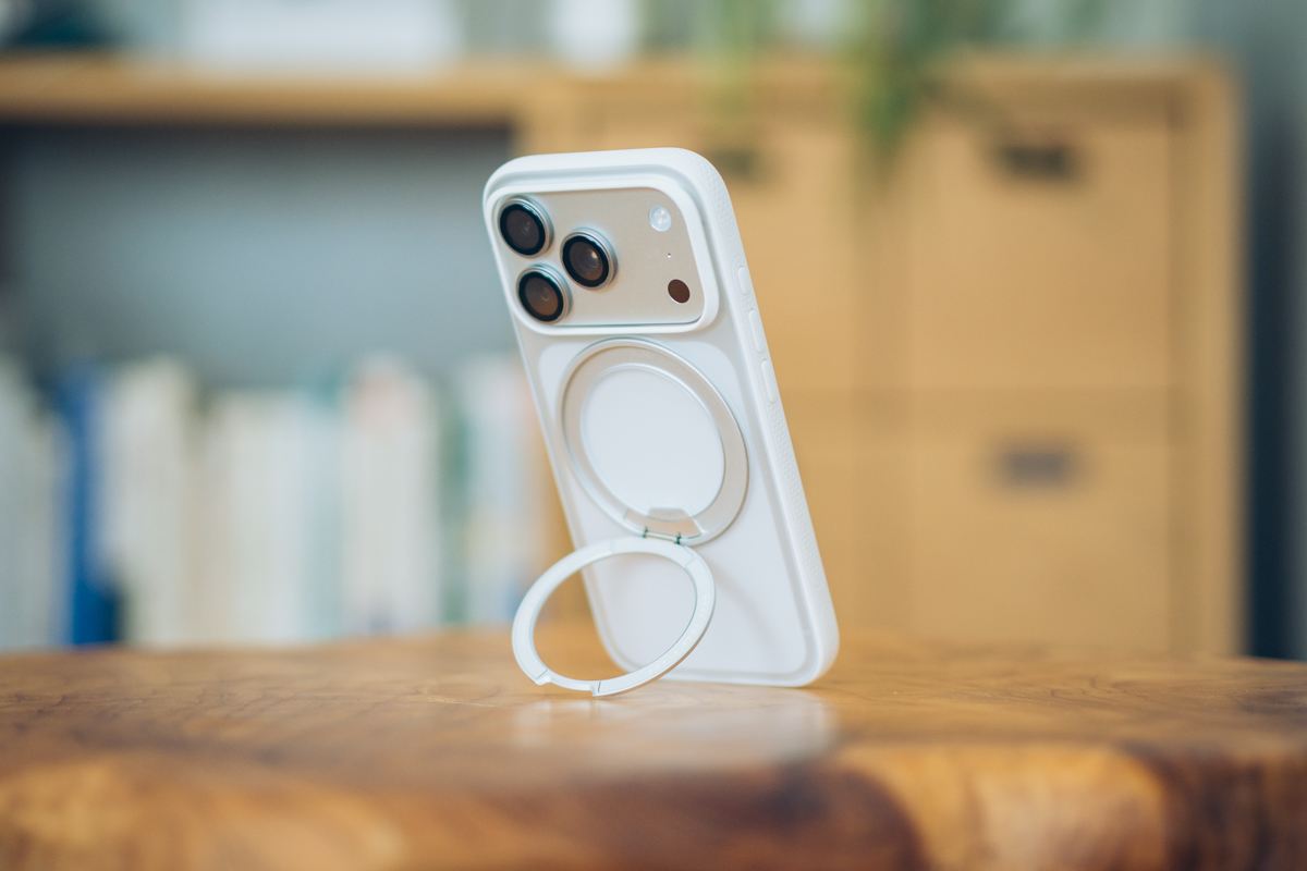 TORRAS Ostand O3 FitnessでiPhoneを縦向きに立てかける