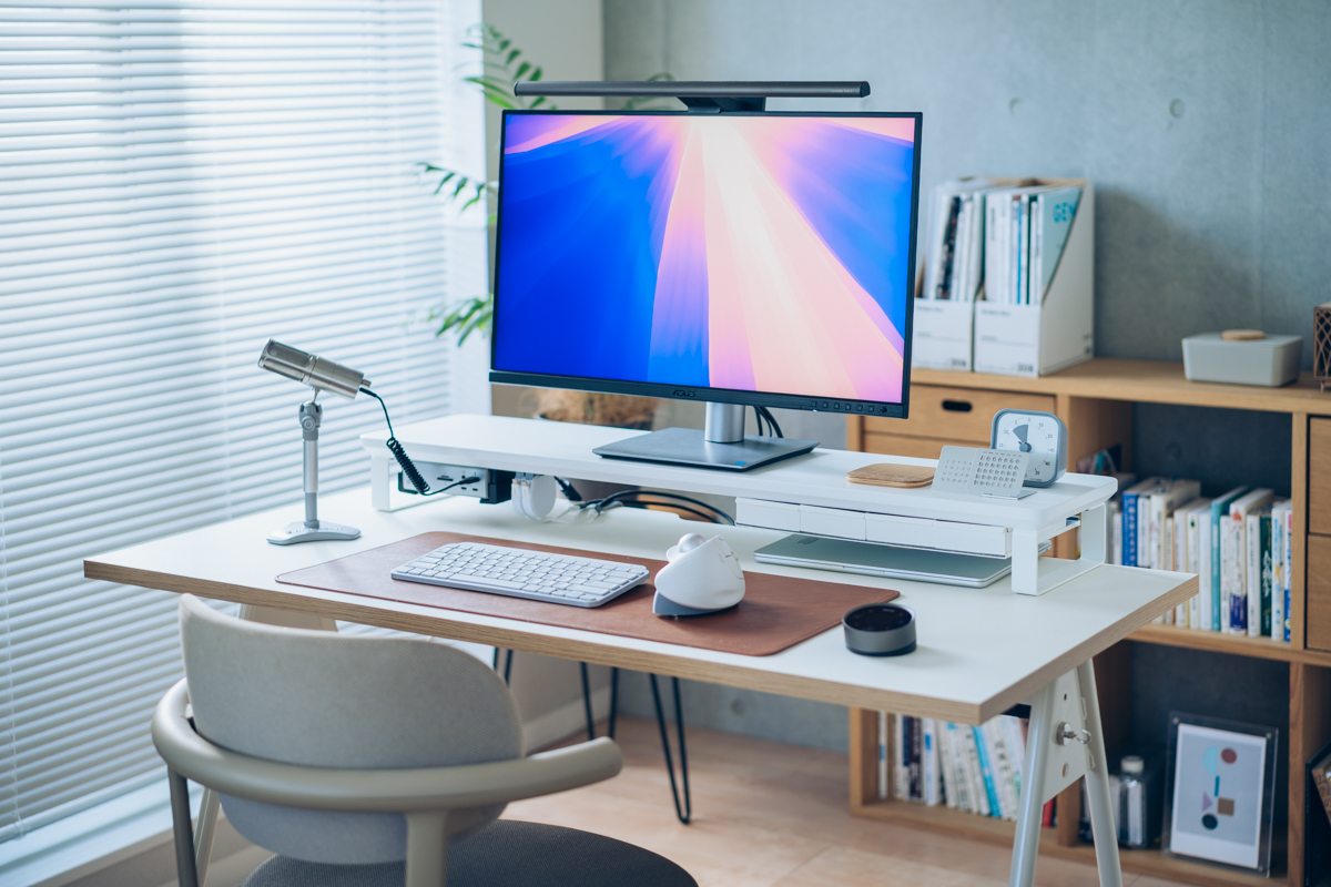 リビングスペースに設置したPCデスク