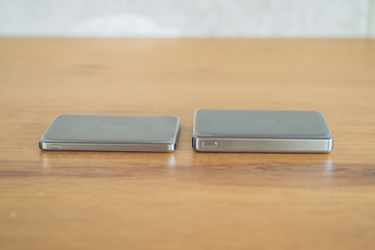 iPhoneに装着したMiniMag Pro 10000mAh