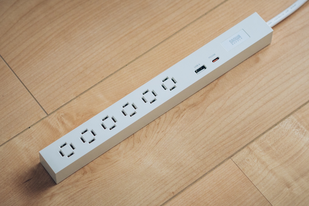 サンワダイレクト 電源タップ AC8個口 700-TAP083-15W(電源タップ)