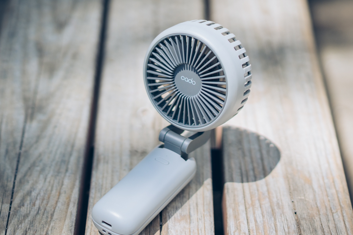 cado STREAM mini を卓上に置いて使う