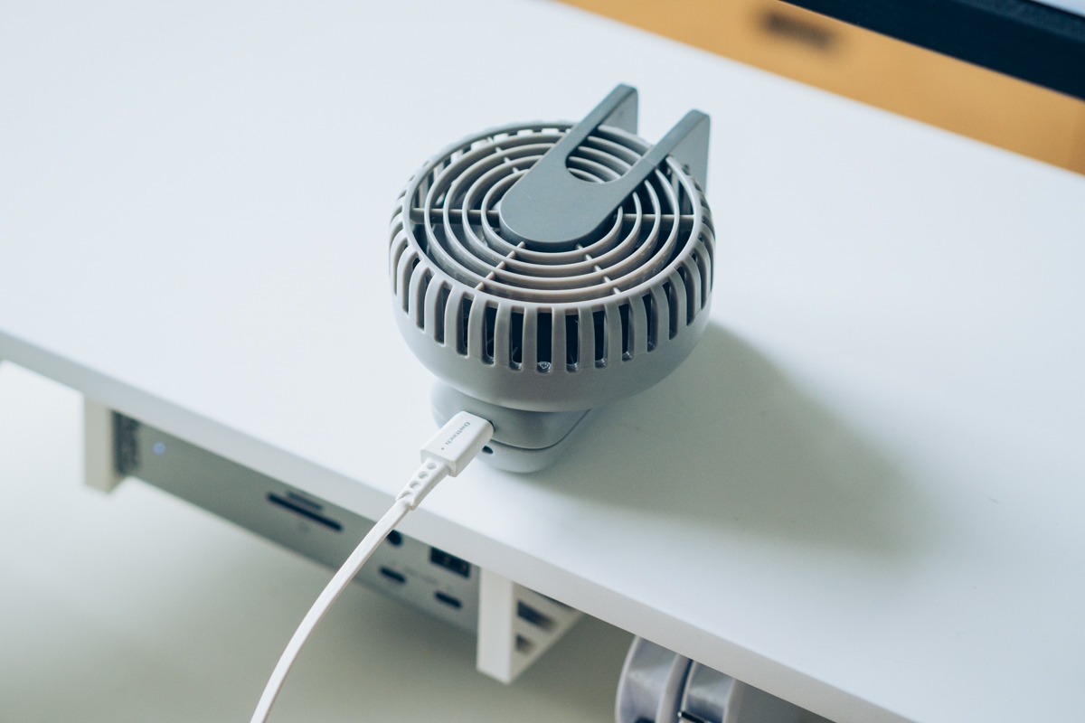 cado STREAM mini の充電端子