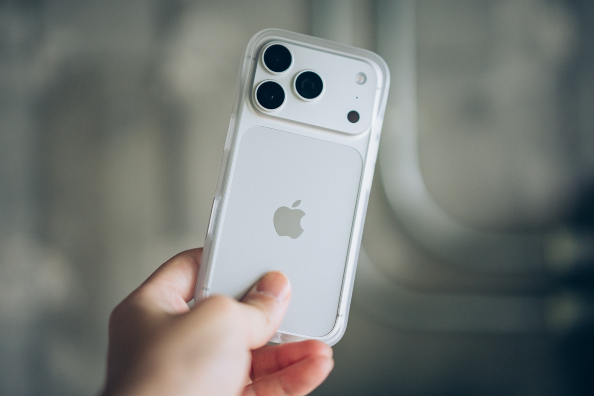背面がむき出しになるThe CloudBumper装着時のiPhone 18 Pro