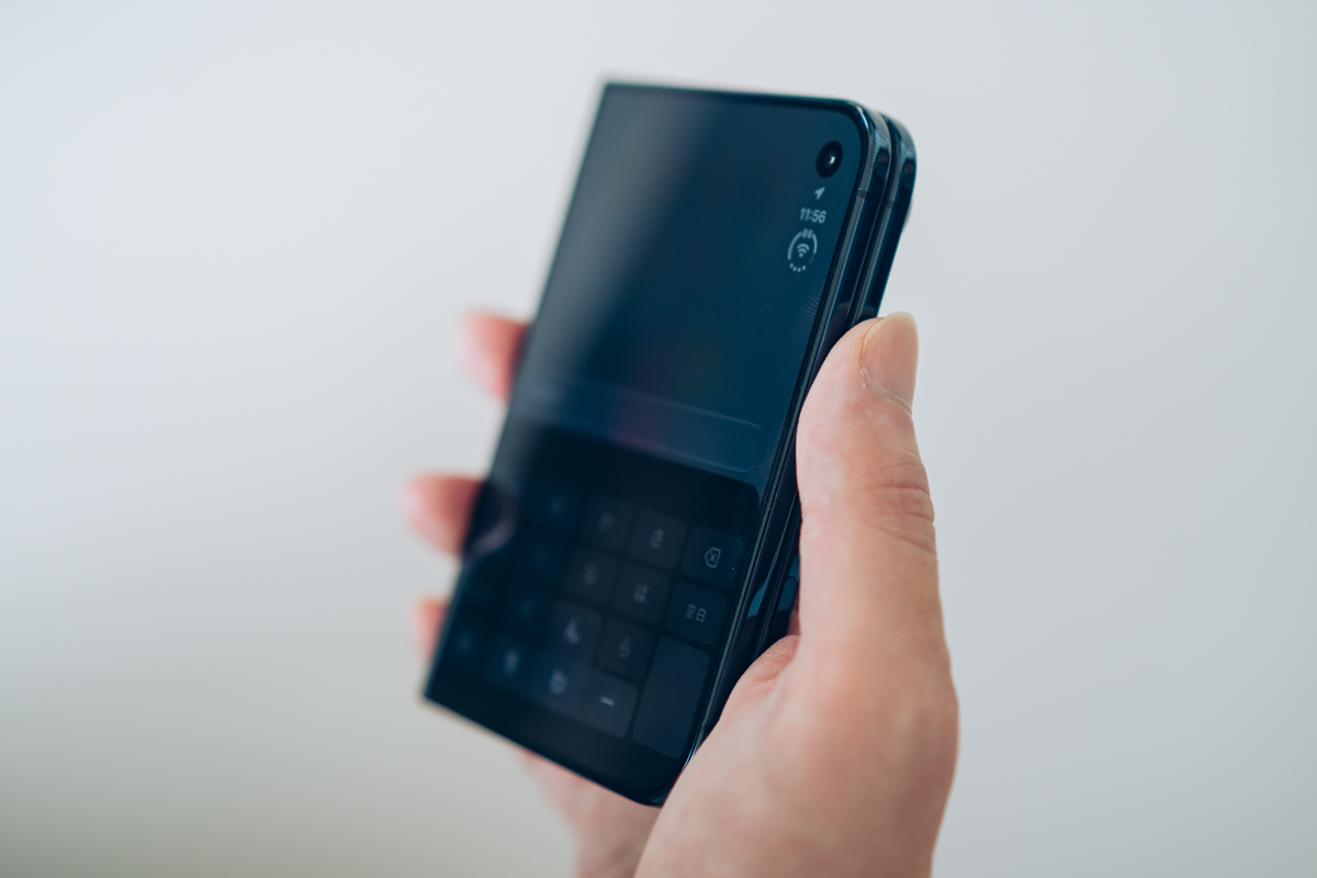 iPhone DuoのTouch IDと音量ボタンの位置