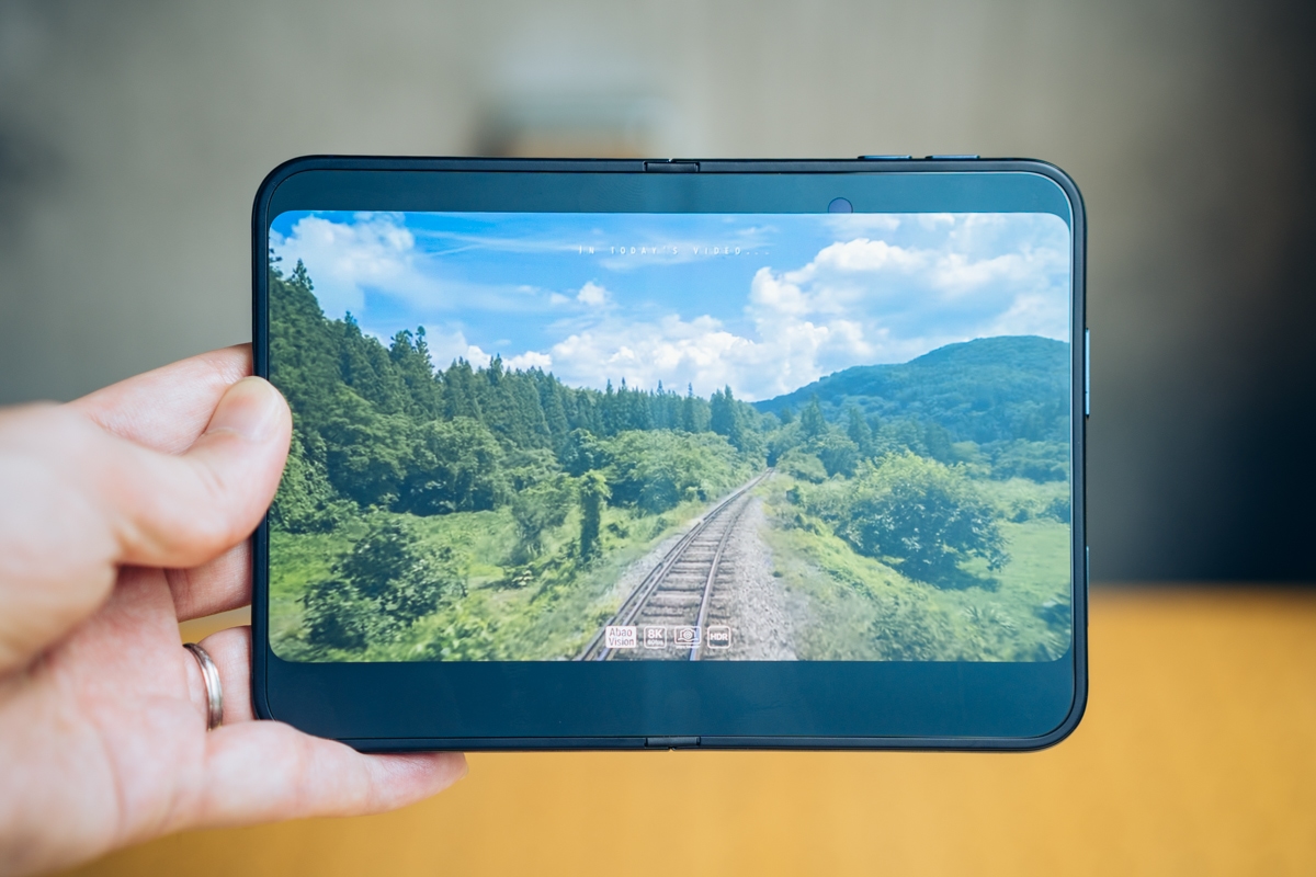 ナノテクスチャーで映り込みを抑えたiPhone Duoのディスプレイ