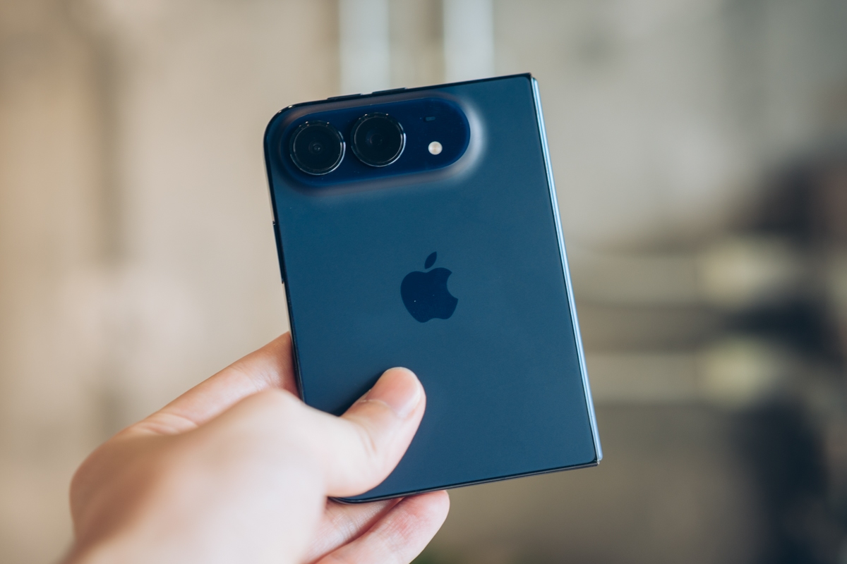 iPhone DuoとGalaxy Z Fold8の重さ・厚みの比較